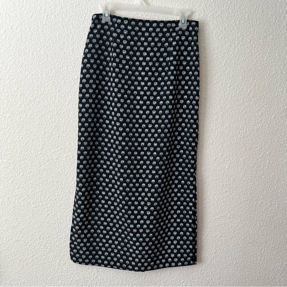 N.Y Garment Factory Vintage black with floral pattern skirt Size 7/8